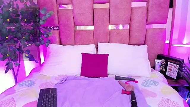 lucy davies online show from March 6, 12:12 pm