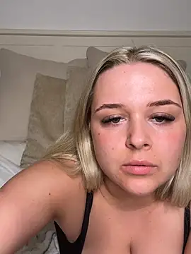 Snapshot of Goldieluxe chatting on March 2, 9:32 pm Goldieluxe online show from March 2, 9:32 pm