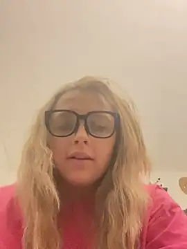 Snapshot of imkhloe chatting on February 28, 11:28 pm imkhloe online show from February 28, 11:28 pm