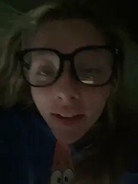 Snapshot of imkhloe chatting on April 27, 5:44 pm imkhloe online show from April 27, 5:44 pm