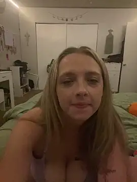 Snapshot of imkhloe chatting on May 11, 1:11 am imkhloe online show from May 11, 1:11 am