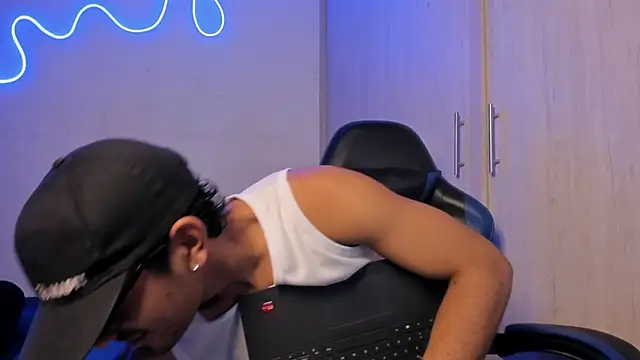 jossi12345j online show from April 6, 1:14 am