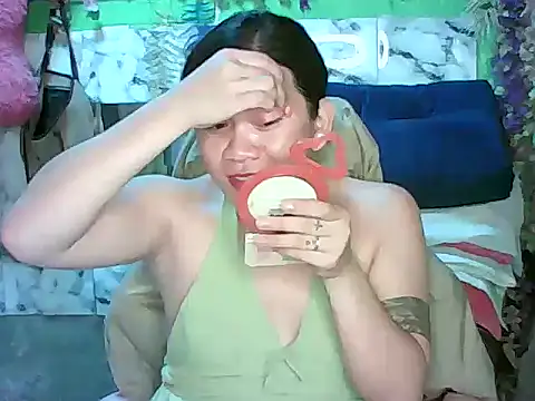 ur lovelychen online show from April 8, 12:38 pm