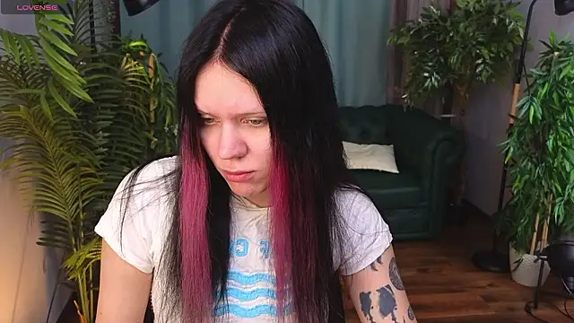 kittenlolla online show from March 25, 5:35 am