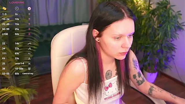 kittenlolla online show from April 17, 5:21 am