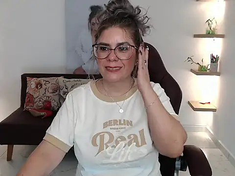 LayahNoir online show from March 18, 7:39 pm