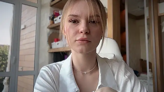 cyberl0ve  online show from April 11, 1:15 pm