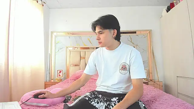 monky 0002 online show from March 18, 5:49 pm