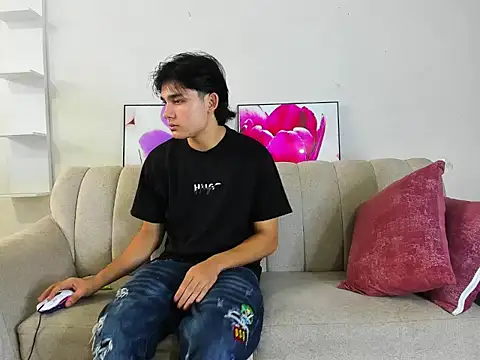 monky 0002 online show from April 2, 1:42 pm