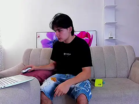 monky 0002 online show from April 8, 2:39 pm