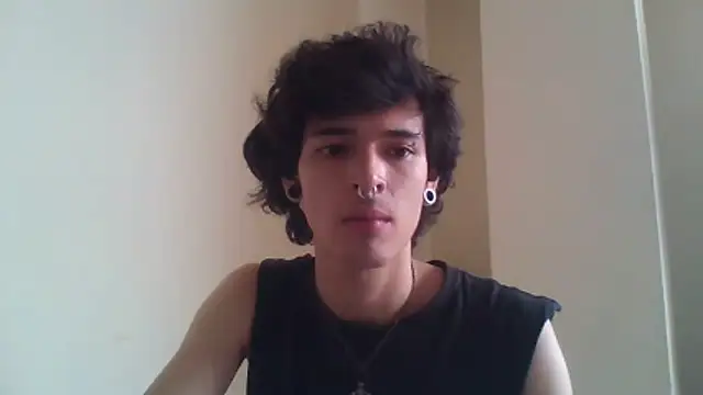 Snapshot of Moonandzukko chatting on May 25, 7:53 pm Moonandzukko online show from May 25, 7:53 pm