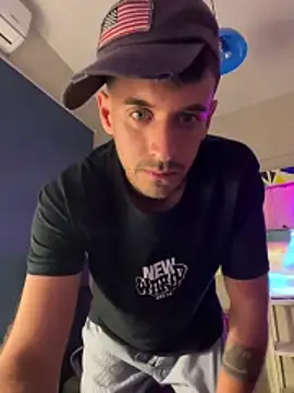 Snapshot of zevky chatting on March 1, 11:51 pm zevky online show from March 1, 11:51 pm