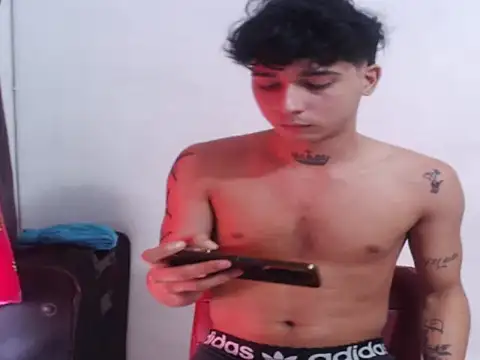 Alejo bigdick21 online show from March 5, 7:43 pm