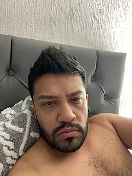 Snapshot of leonartho223 chatting on March 2, 3:30 am leonartho223 online show from March 2, 3:30 am