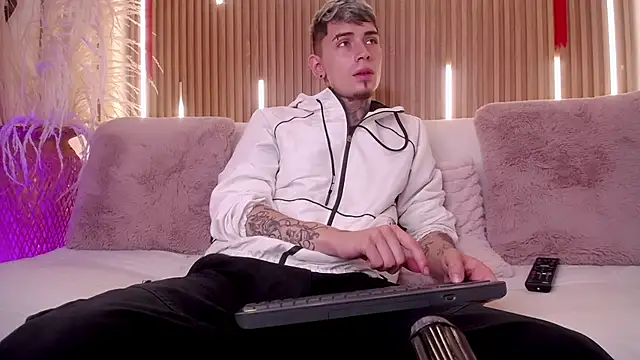 Max Hader  online show from March 6, 3:14 am