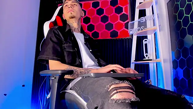 Max Hader  online show from March 20, 4:17 am