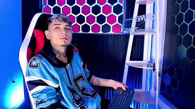 Max Hader  online show from April 12, 3:11 am