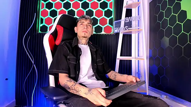 Max Hader  online show from April 15, 3:24 am