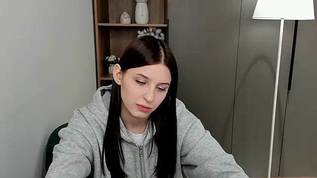 KerstinMaynor online show from March 4, 7:58 am