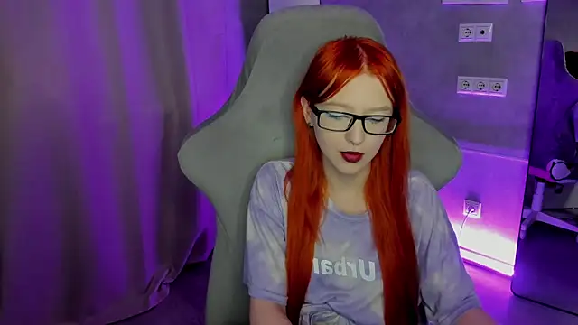 Emma Dusk online show from March 27, 1:00 am