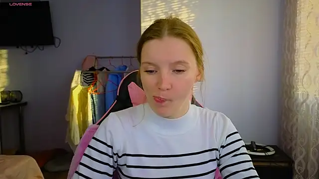 Mary Blu online show from April 2, 4:10 am