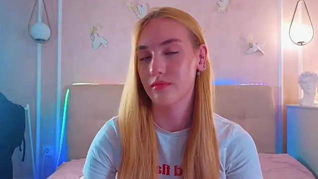 JenniferCamprell online show from April 15, 7:10 pm