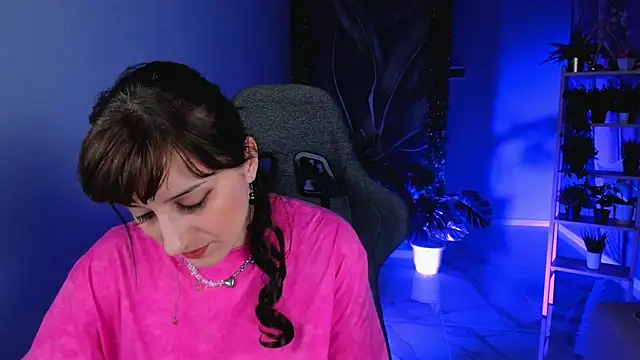 EmmaWheelers online show from April 1, 2:25 pm