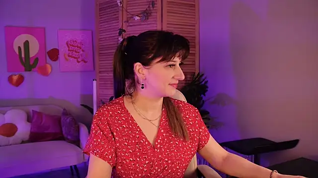 EmmaWheelers online show from April 17, 11:35 am