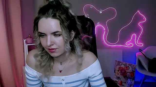 AliceSmite online show from March 10, 3:28 pm