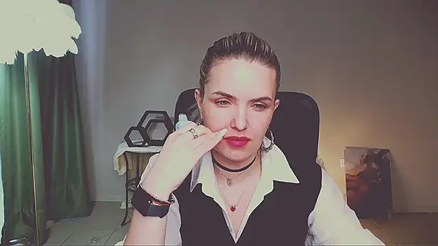 Snapshot of AliceSmite chatting on May 26, 11:06 am AliceSmite online show from May 26, 11:06 am