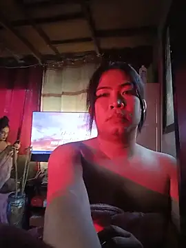 Snapshot of Roxanne_Smith23 chatting on May 16, 10:41 pm Roxanne Smith23 online show from May 16, 10:41 pm