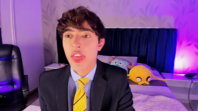 MatthewMoore  online show from April 7, 12:33 am