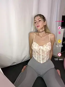 Snapshot of SoniaXOXO chatting on May 5, 4:37 pm SoniaXOXO online show from May 5, 4:37 pm