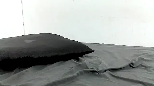 pinkycat online show from March 27, 1:44 am