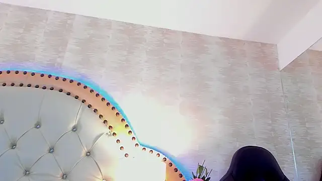 EllaEvanzz online show from April 18, 7:07 pm