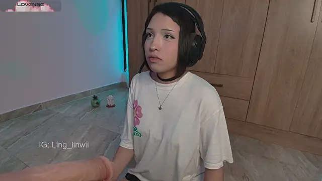 Snapshot of ling_meow chatting on June 14, 3:47 pm ling meow online show from June 14, 3:47 pm