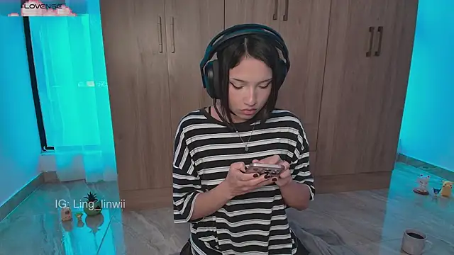 Snapshot of ling_meow chatting on June 19, 2:54 pm ling meow online show from June 19, 2:54 pm