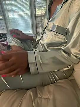 TrustMySoles online show from April 11, 2:54 pm