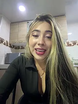 ManuelaVeeleez online show from March 13, 5:36 am