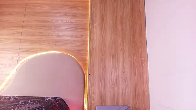 kiara lp online show from April 18, 3:10 am