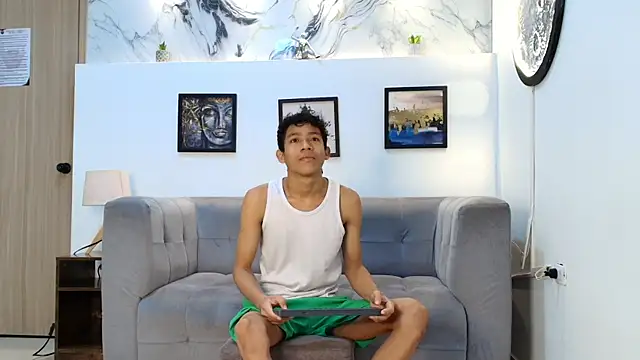 SKINNY BOYXXX online show from April 1, 7:20 am