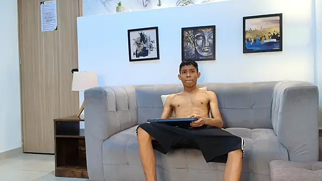 SKINNY BOYXXX online show from April 11, 7:45 am