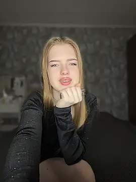 KayShaw online show from April 10, 5:23 am