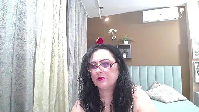 ValerieSmiths online show from March 8, 7:45 am