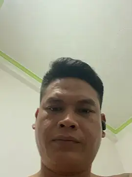 Snapshot of tonatranvan chatting on March 3, 2:34 pm tonatranvan online show from March 3, 2:34 pm