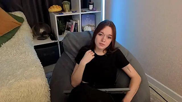 SunyLily online show from March 28, 6:24 am