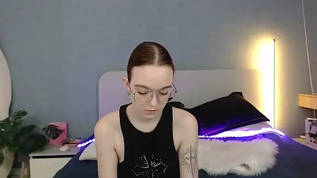 SunyLily online show from March 29, 12:21 am