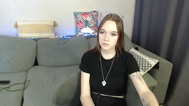 SunyLily online show from April 13, 6:41 am