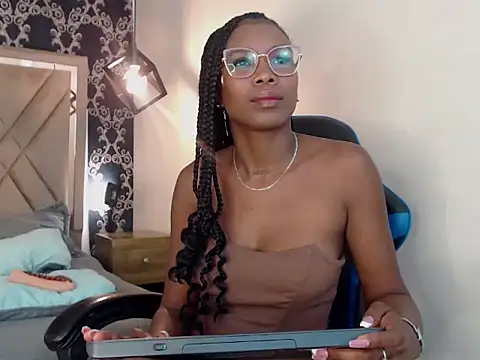 DanellaZiu online show from March 20, 1:49 pm