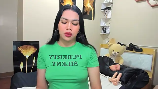 hugecelestina online show from April 7, 1:22 pm